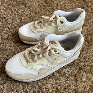 Nike Air Max 1 Sneakers